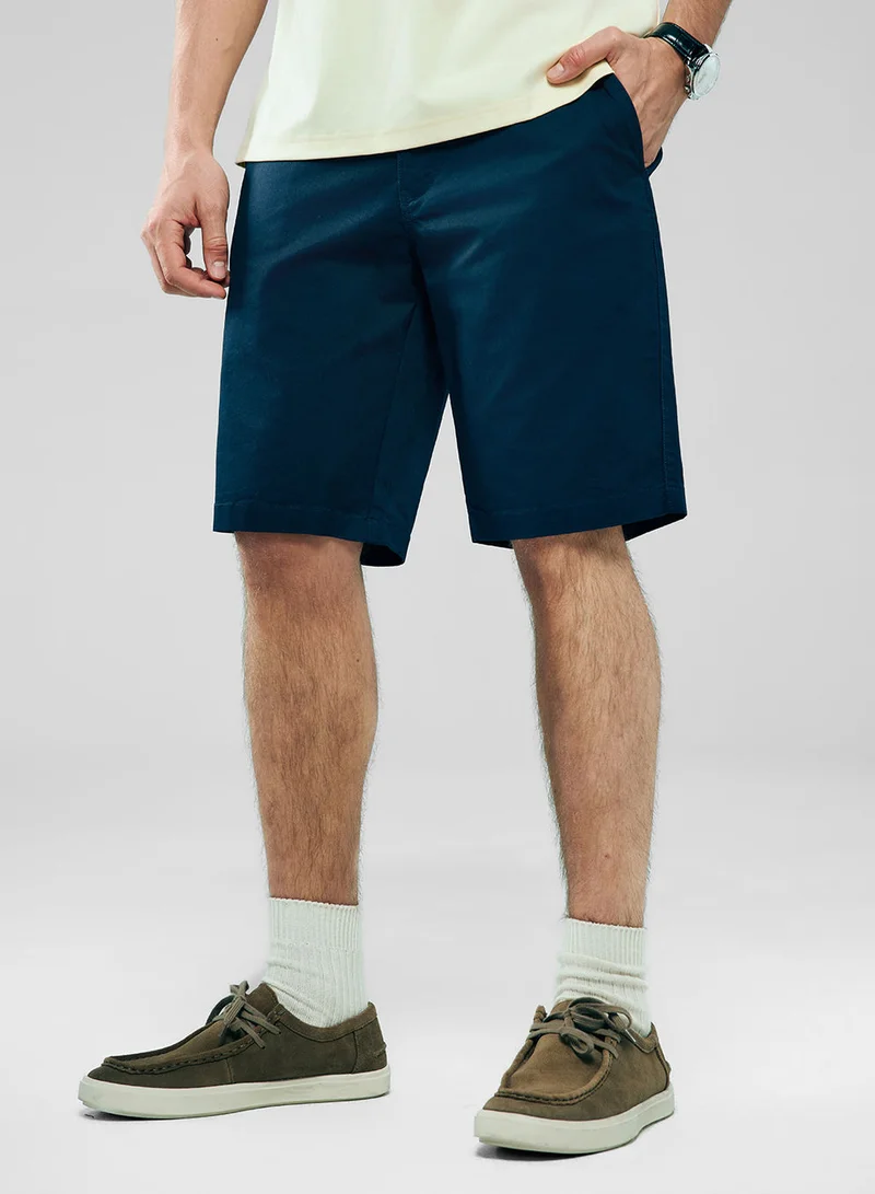 Men’s Slim Twill Bermuda Shorts with Stretch Waist